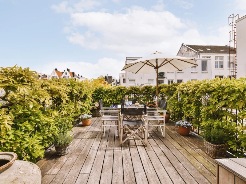 Cómo diseñar una terraza pequeña con plantas: ideas para aprovechar el espacio